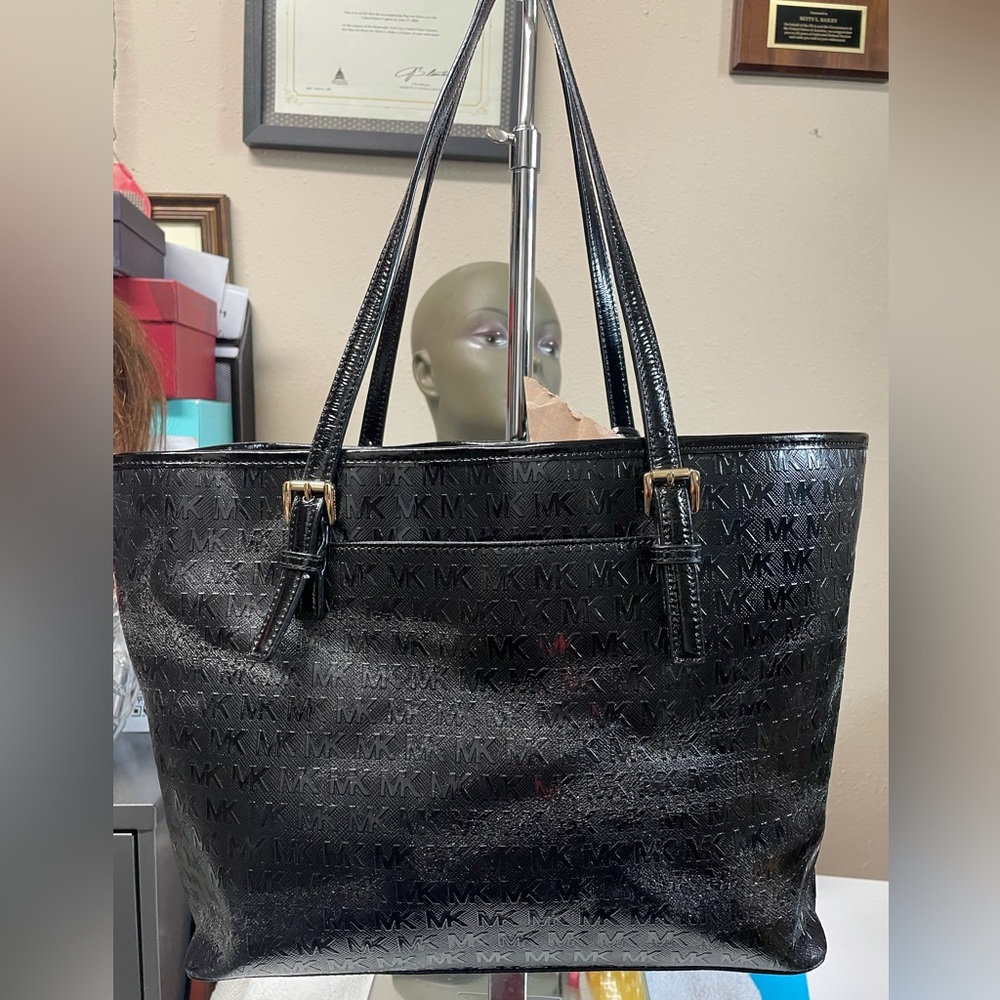 Michael Kors Jet Set Tote - Picture 2 of 7